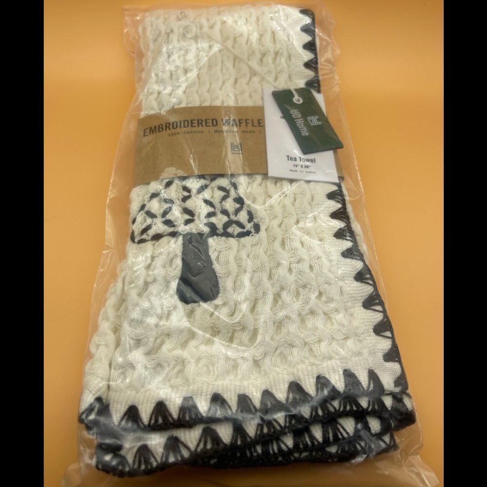 Urban Outfitters Critter Waffle Tea Towel, Cream, NWT - Picture 5 of 9